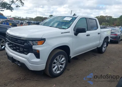 2022 Chevrolet Silverado 1500 4Wd Short Bed Custom z USA, uszkodzony, nr VIN 3GCPDBEK8NG505229